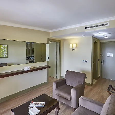 Ramada Kazdaglari Thermal & מלון Gure